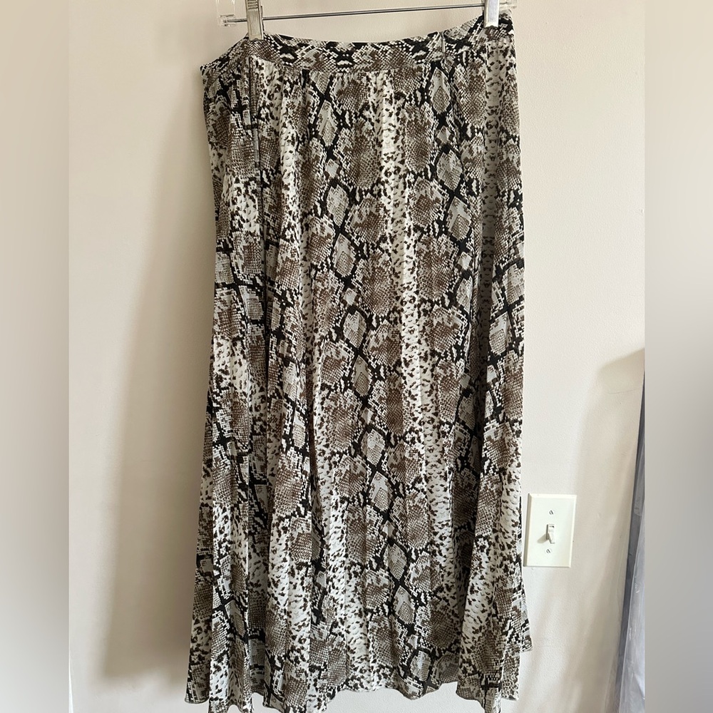 Banana Republic  snake skin print skirt - size 10